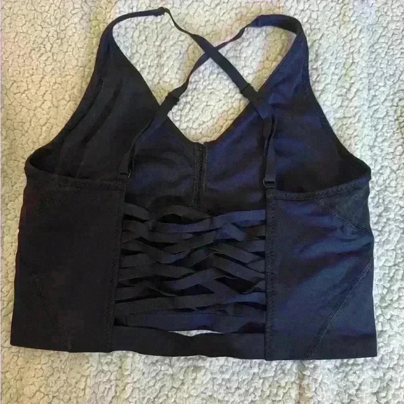 Size 4 lululemon bra, light support - Picture 3 of 7